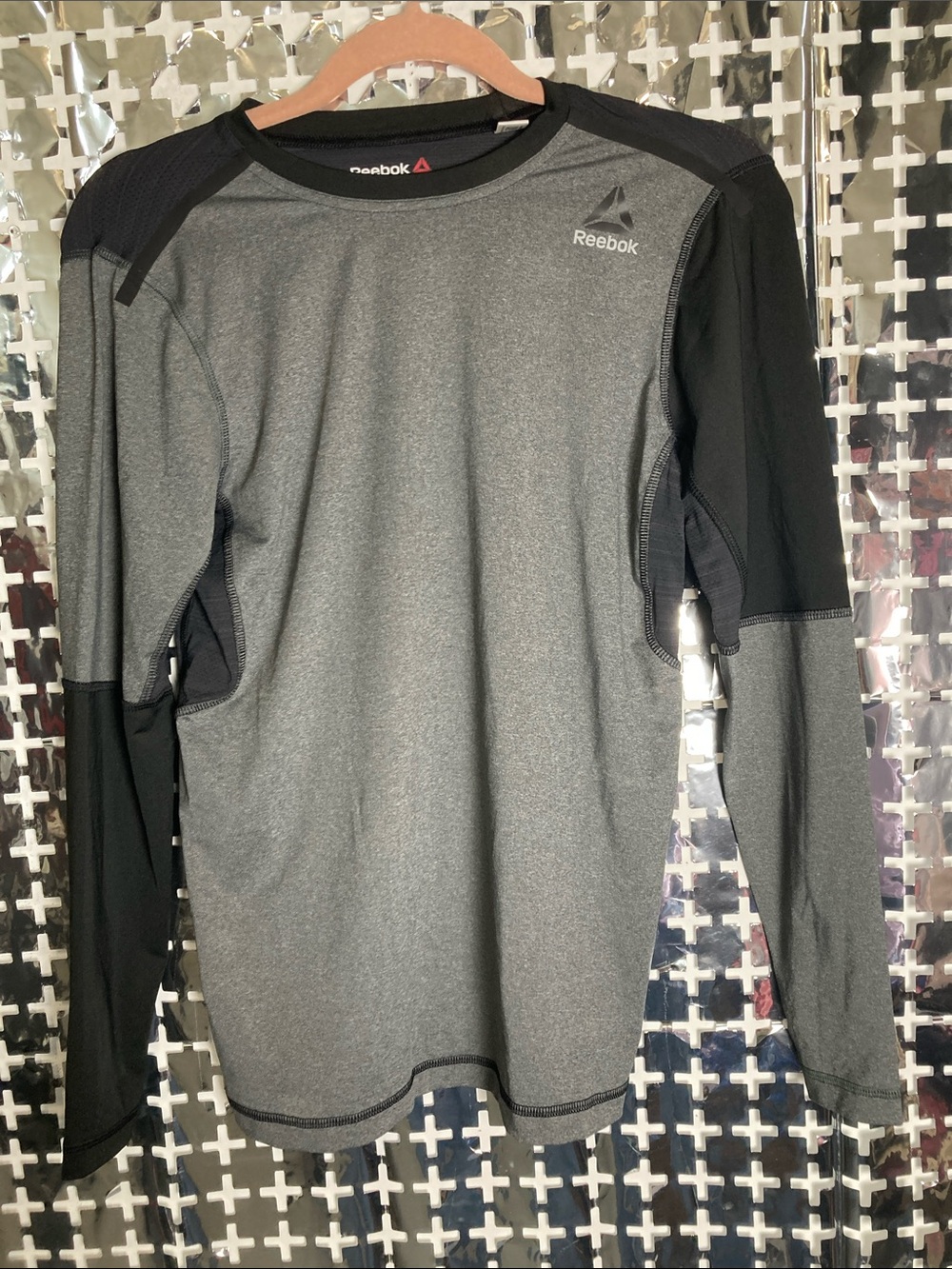 Reebok Men's Gray and Black Long-Sleeve Training Top